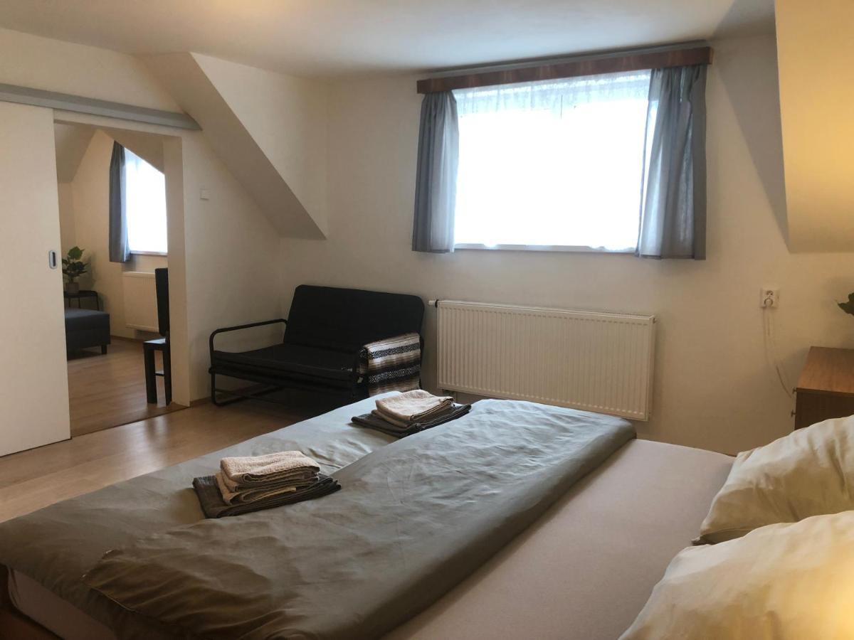 Apartmany Jevany Buitenkant foto